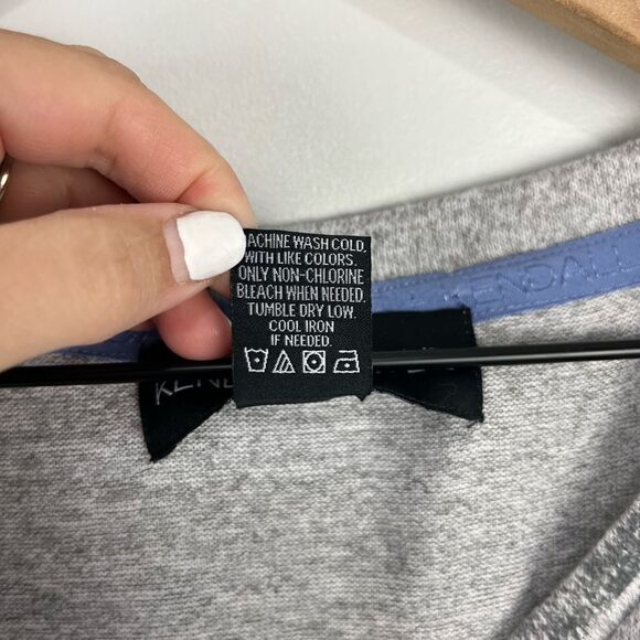 Kendall + Kylie Grey Striped Oversized Cropped Soft V Neck Sweater XL NWT - Picture 4 of 5